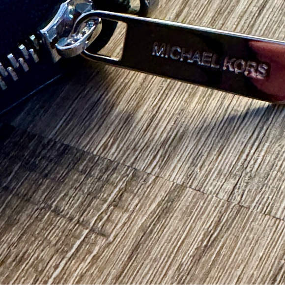 Michael Kors Jet Set Travel Wallet - Picture 7 of 9